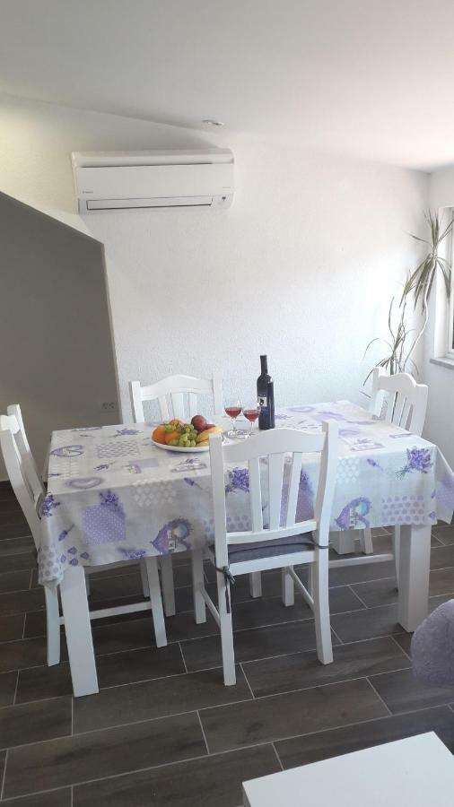 Apartmani Zilic Dugi Rat Exterior foto